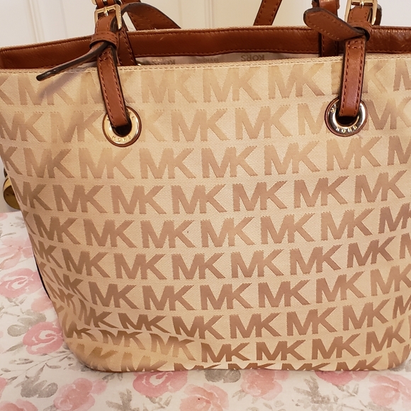 Michael Kors*SOLD* - Picture 6 of 9